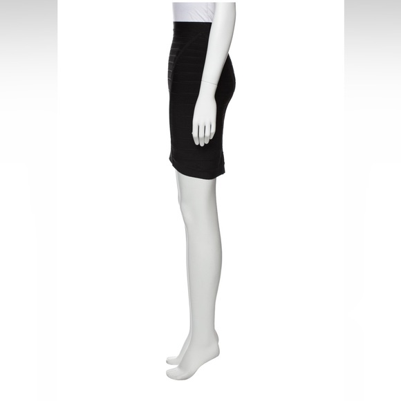 Herve Leger black mini skirt with v in front - Picture 3 of 9